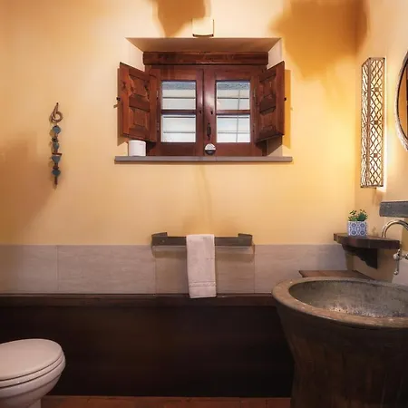 Casale Dei Girasoli 14, Emma Cortona