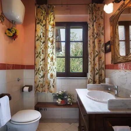 Casale Dei Girasoli 14, Emma *