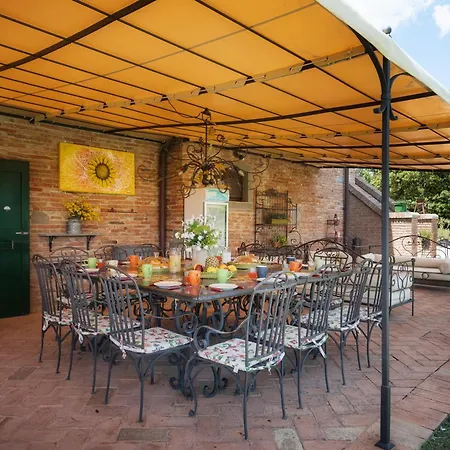 Casale Dei Girasoli 14, Emma *