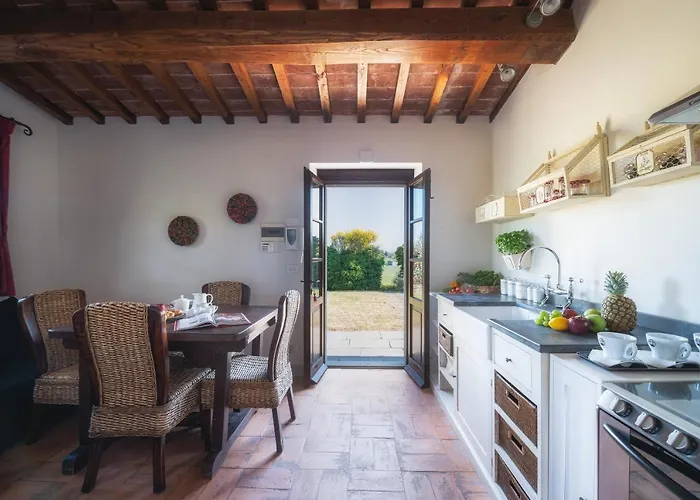 Casale Dei Girasoli 14, Emma Willa