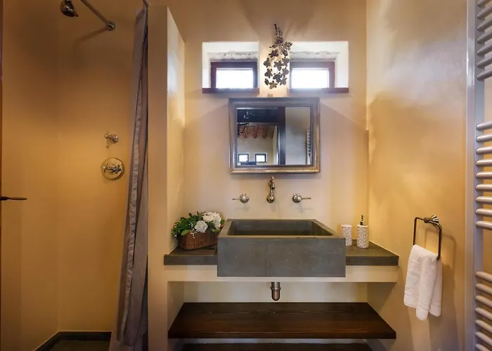 Casale Dei Girasoli 14, Emma *