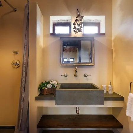 Casale Dei Girasoli 14, Emma *